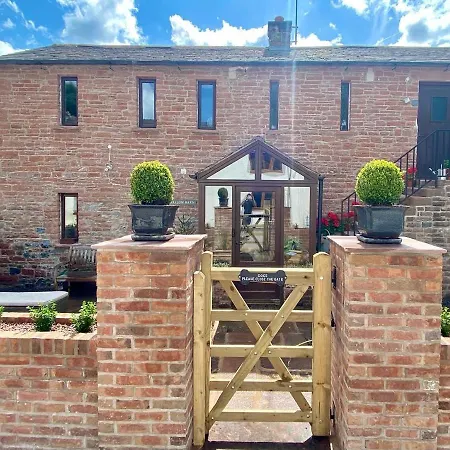 Проживание в семье Swallow Barn Пенрит